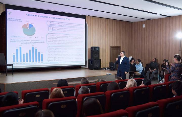 Руководитель Управления Росреестра по Приморскому краю принял участие в конференции риелторов